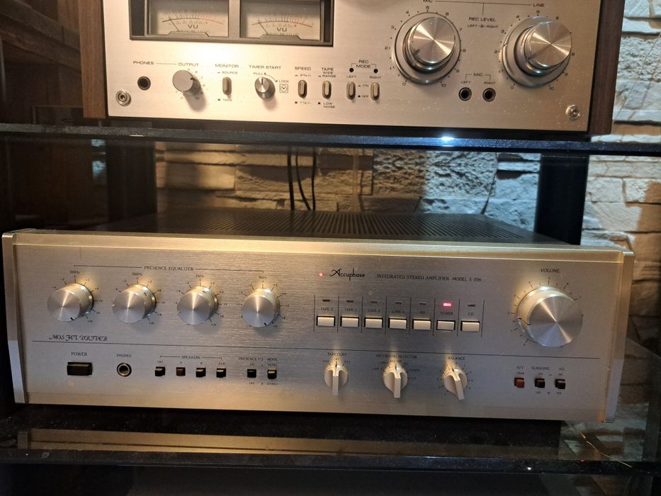 Wzmacniacz Accuphase e 206