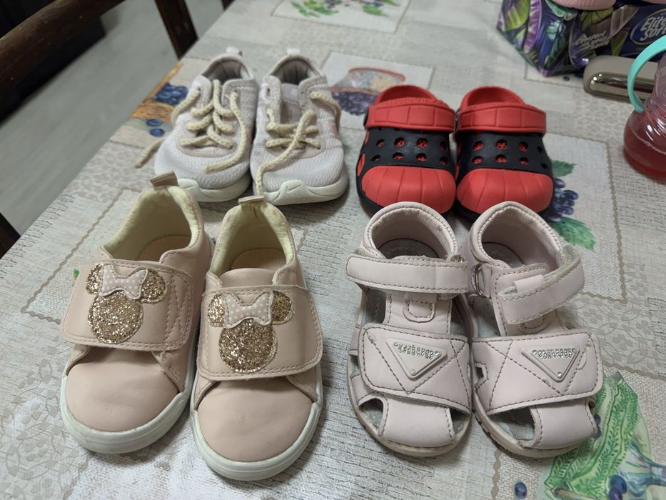 взуття для дівчинки ( кеди h&m, кросівки nike, босоніжки bbt, капці)