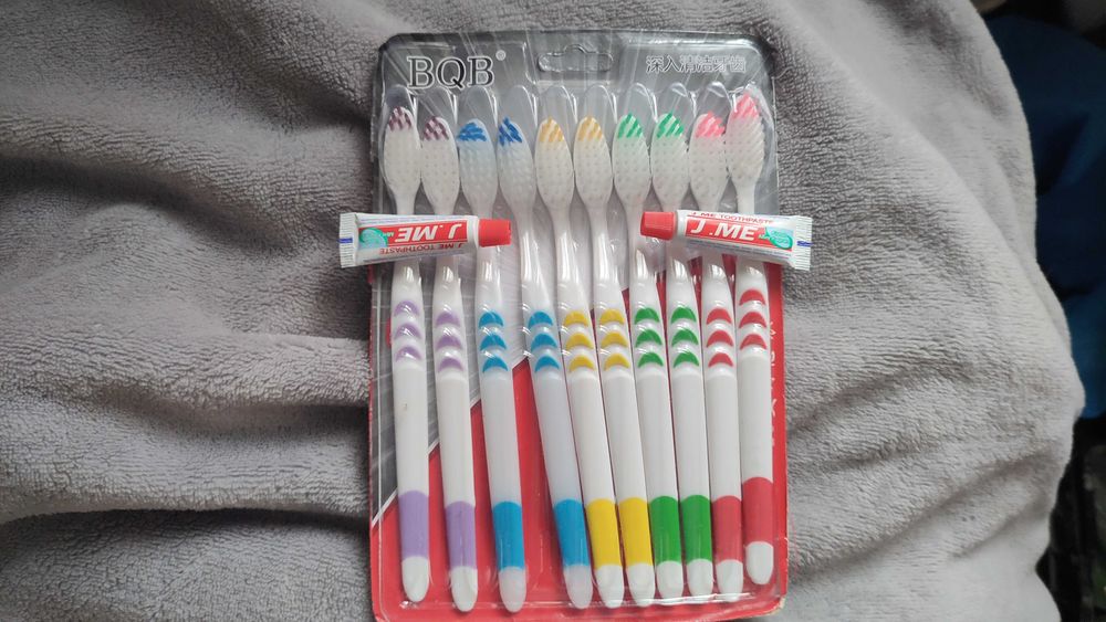 10шт Зубні щітки нові м'які + зубна паста. Щітка м'яка. Ціна за все