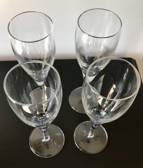 Conjunto de quatro copos de champanhe (novos)