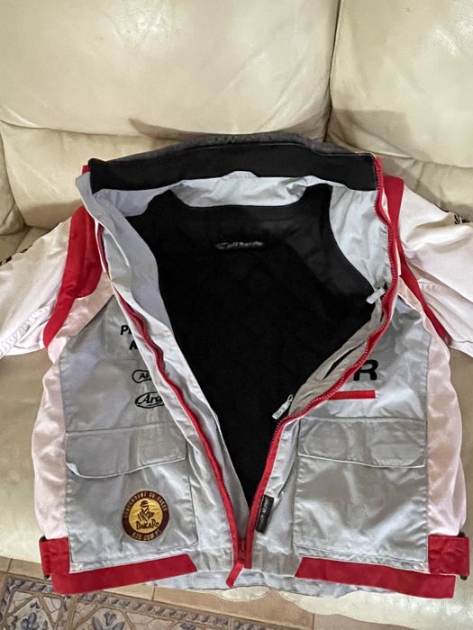 Used 3 or 4 times on outings; it is in very good condition.64584211370499124