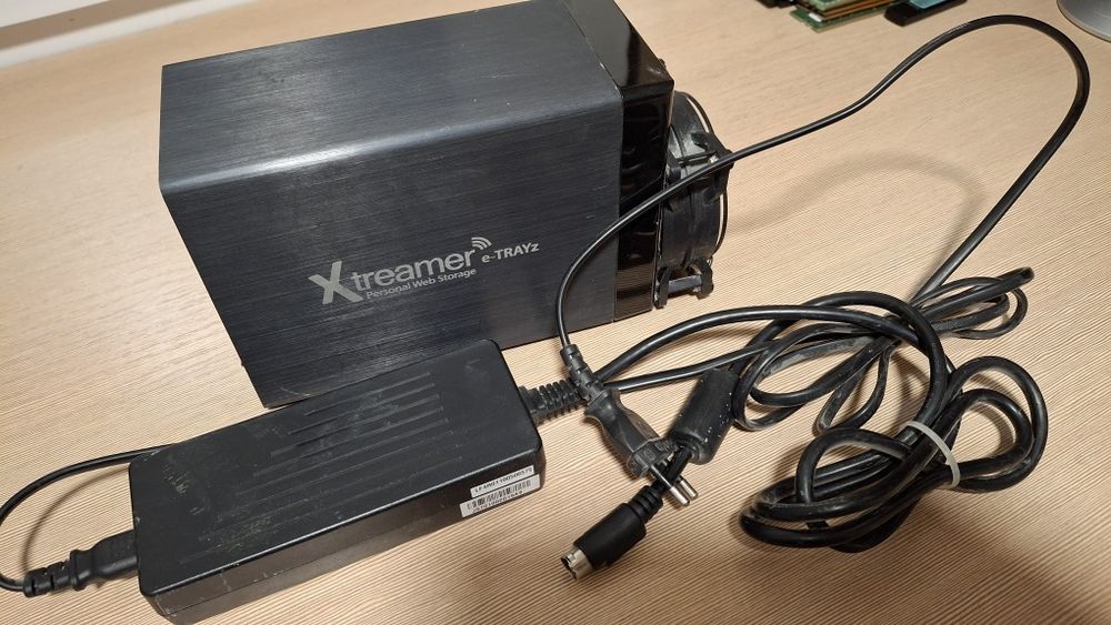 Xtreamer eTRAYz (2Bay RAID NAS - Personal Web Server & Storage)