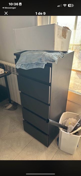 Secretaria ikea e cómoda alta preta