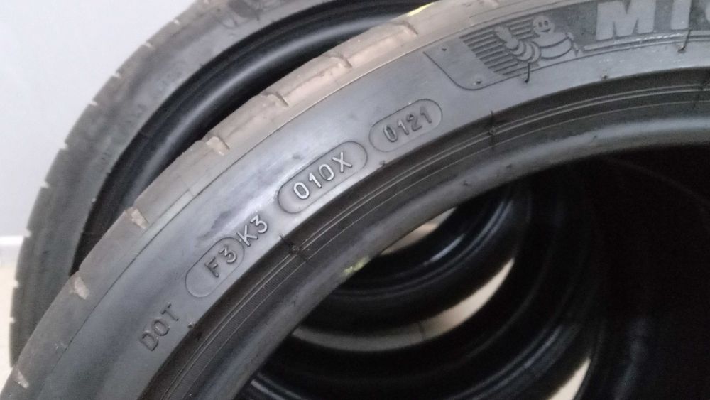 Гума на авто(літня)245/35R19