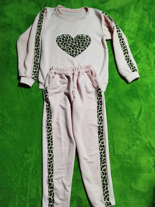 Костюм рожевий з серцем