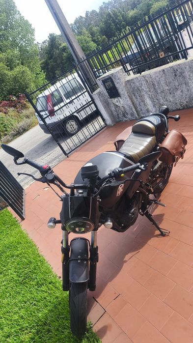 Um renegade scambler x cafe 125cc