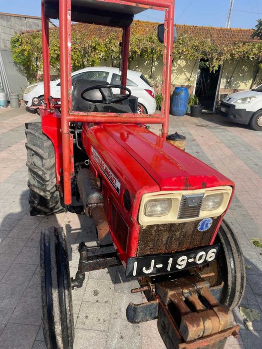 Trator usado YANMAR YM 180 COM MATRÍCULA com fresa e caixa carga
