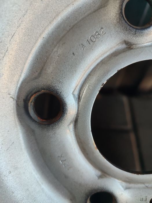 Диски металеві r16 renault trafic duster 5.1143 et50 dia 66.1