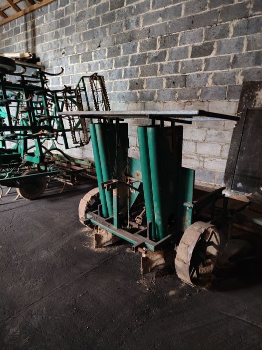 Sadzarka 2 rzędowa pólatomatyczna ,podwójne taśmy. Bartochowianka -sol