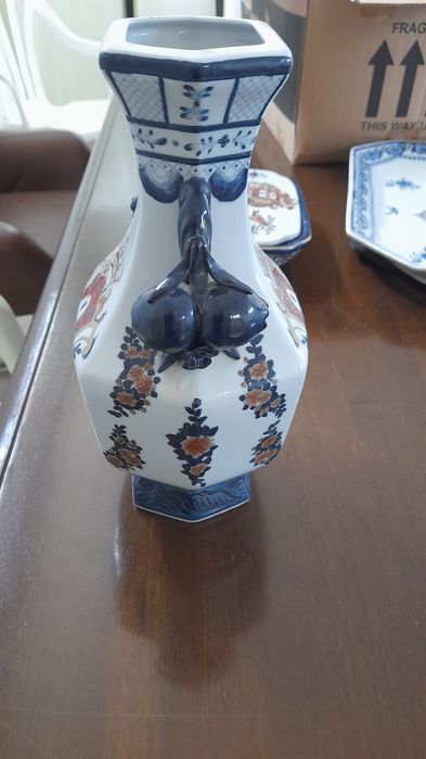 Jarra de porcelana com brasão de Portugal