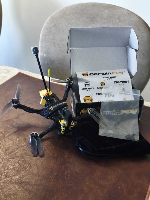 Drone FPV DarwinFPV FoldApe 4" Analógico BNF 3S (XT30) + Extra Camera Mount