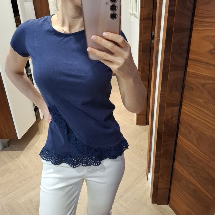 T-shirt z koronką 164cm/XS Reserved