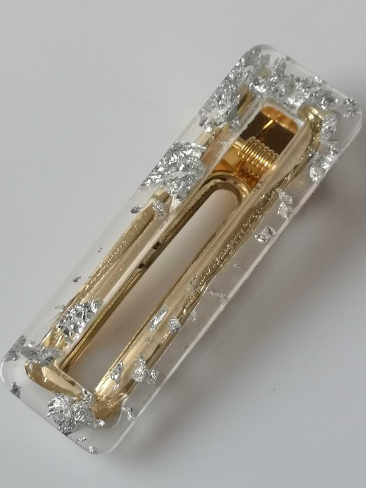 Duża modna spinka klamra akrylowa srebrne płatki