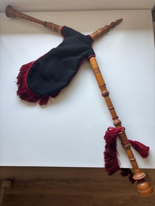 Gaita de foles em madeira funcional – estilo tradicional