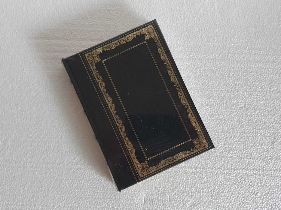 Livro Gente Singular, de Manuel Teixeira Gomes, ricamente encadernado