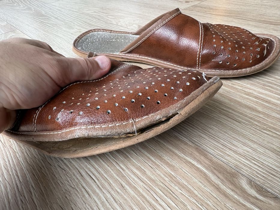 Mocno używane kapcie 45 dla prawdziwego faceta