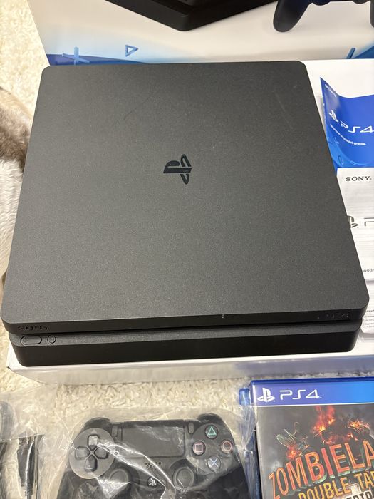 Ps4 Slim 500 GB+ pad oraz 2 gry