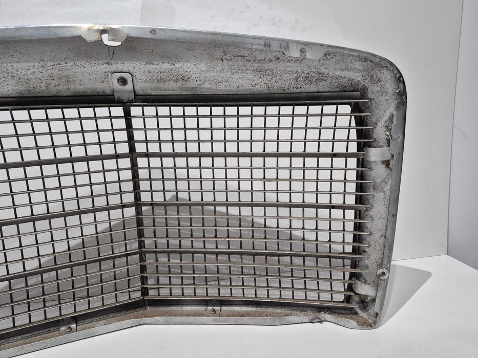 Mercedes W114/W115, 67-72 Grill atrapa chłodnicy zderzaka oryginalna