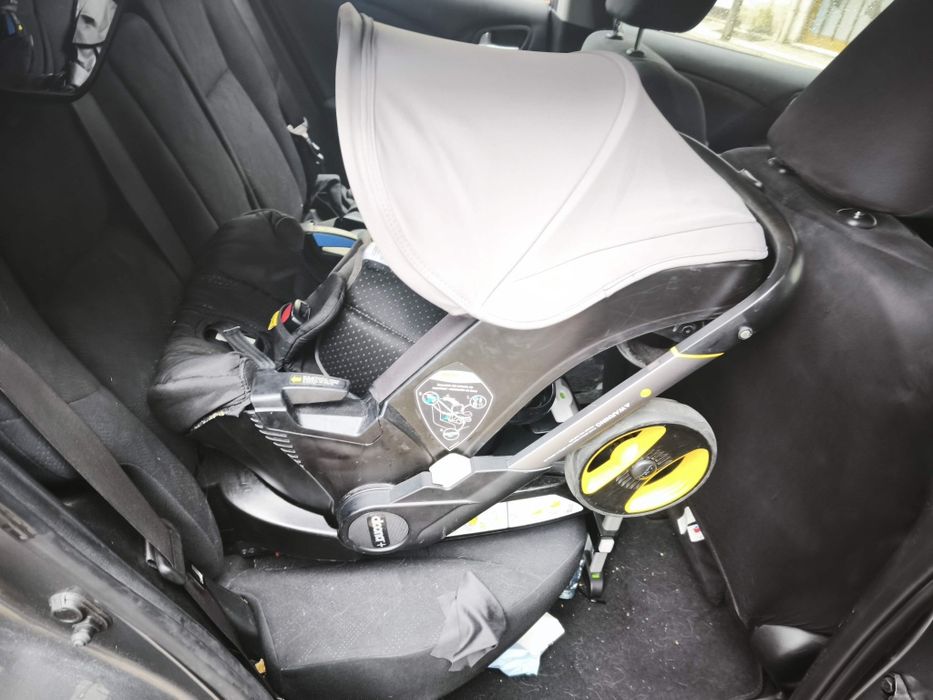 Cadeira Auto / Babycoque e Carrinho Doona+ (com Base ISOFIX)