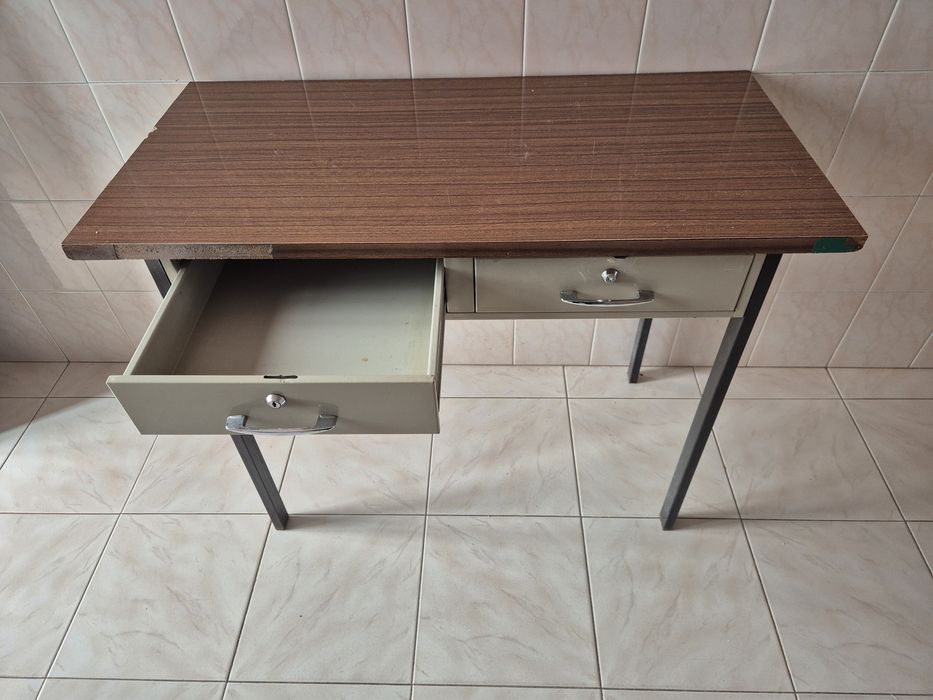 Secretária metálica com tampo em madeira + 2 gavetas