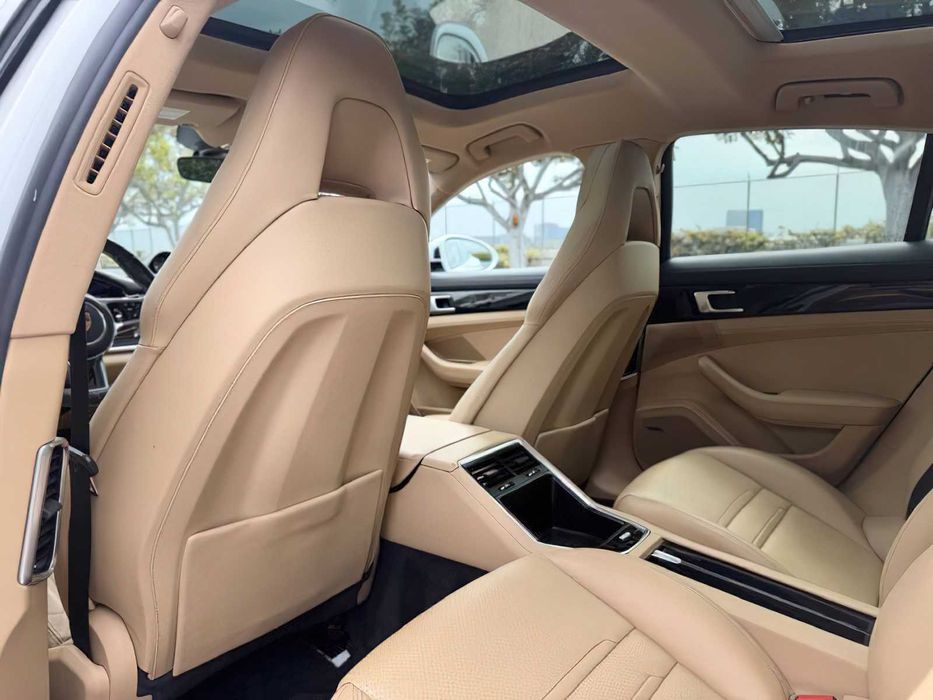 Porsche Panamera      2018