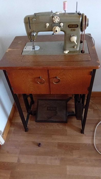 Máquina  de Costura PFAFF 230