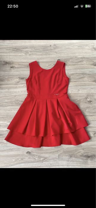 Czerwona sukienka koktajlowa