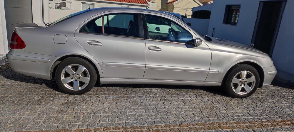 Mercedes-Benz E 220 CDI Automático – 150 cv – 2002