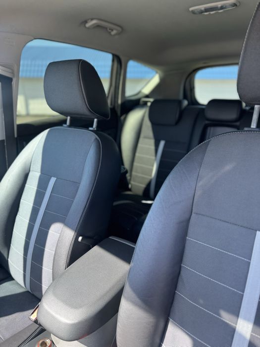 автомобіль Ford Kuga