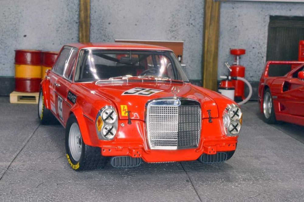 Miniatura Mercedes 300 SEL 6.8 AMG Minichamps 1:18 Vilar de