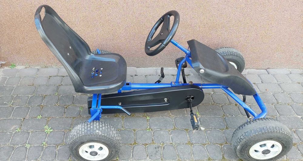 Sprzedam gokarta na pedały z hamulcem ręcznym. Stan dobry
