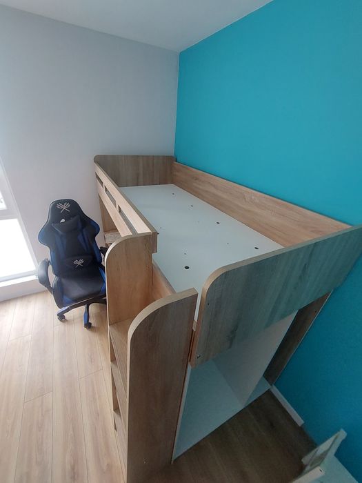 Łóżko dziecięce z antresolą, biurkiem i szafą, jak nowe
