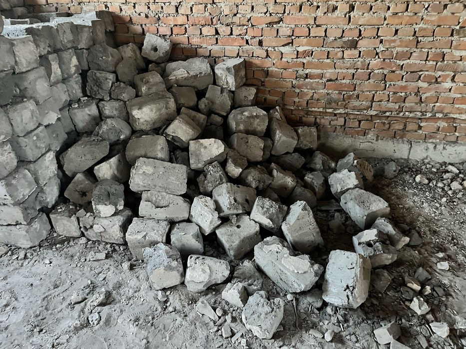 Віддам блоки шлакоблок безкоштовно самовивіз Радехів