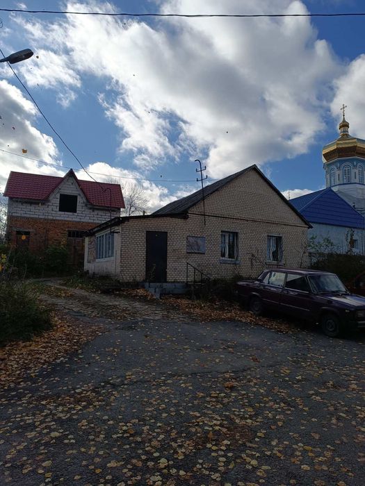 2-х поверховий будинок в дуже хорошому розташуванні