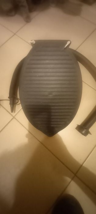 Sprzedam pompkę nożną do materaca