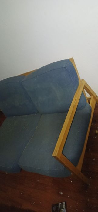 Armários, sofá e cadeira