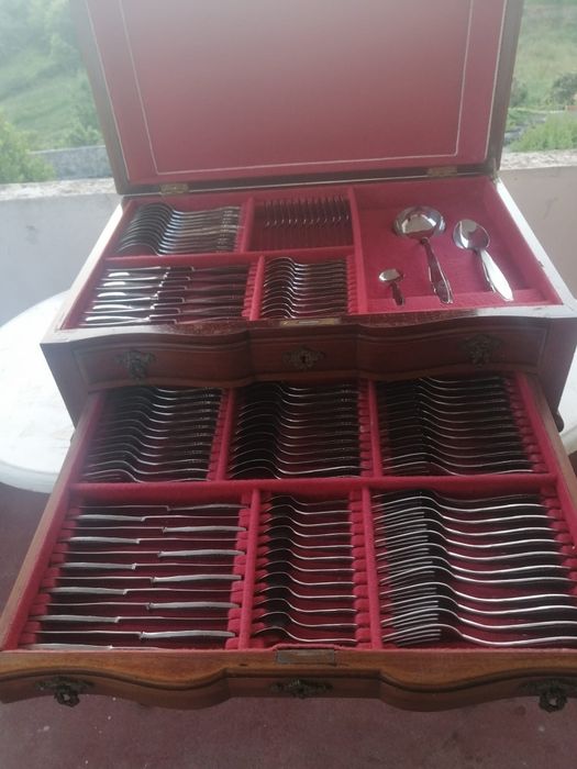 Faqueiro 130 peças inox 350€