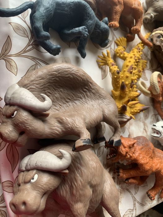 Резинові іграшки та фігурки