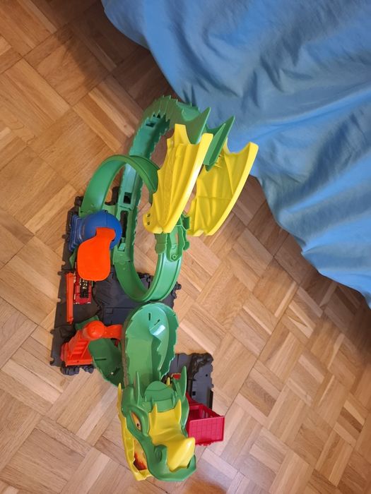 Tor Hot Wheels dragon pętla smoka