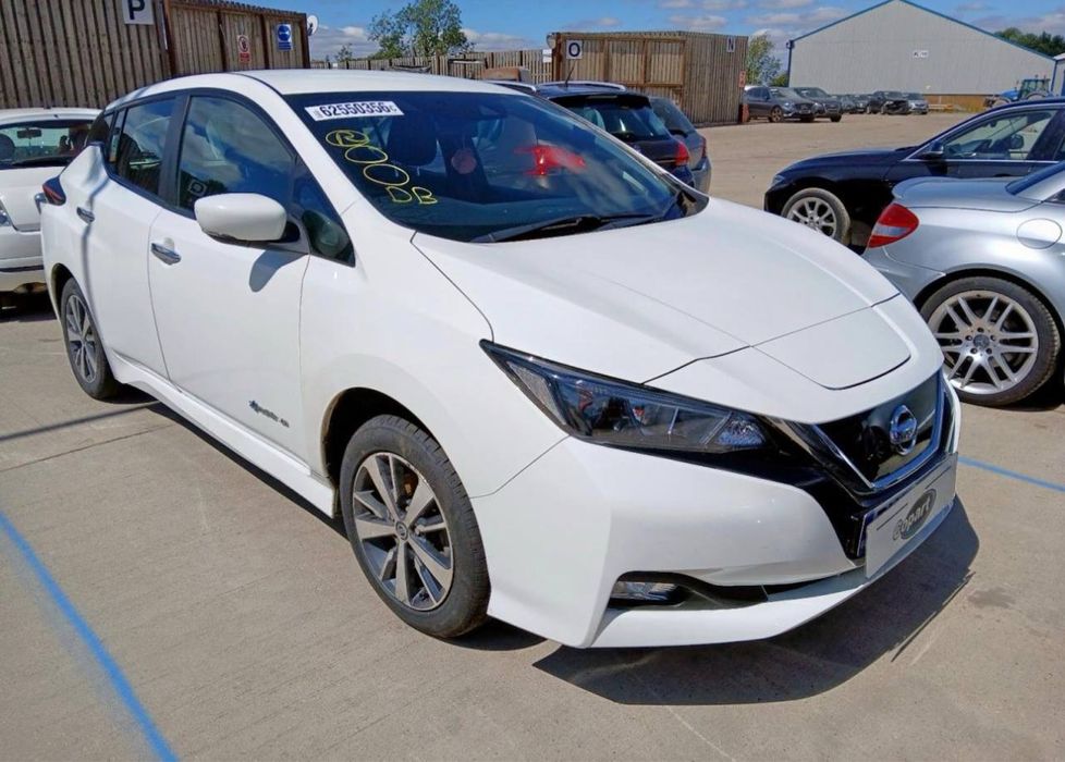 Nissan Leaf (ze1)