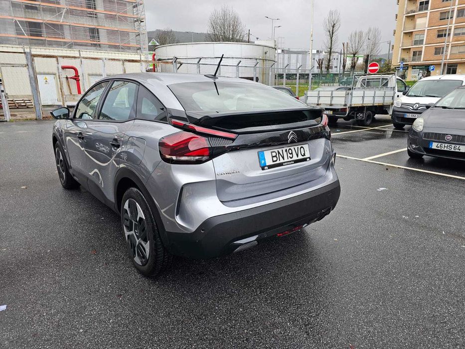 Citroen C4 com apenas 9 mil km rodados