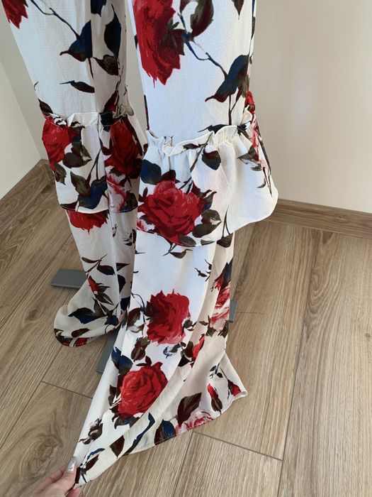 Kombinezon w kwiaty rozmiar 42 prettylittlething