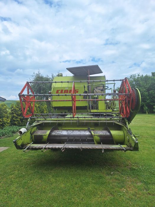 Kombajn zbożowy Claas Compact 30