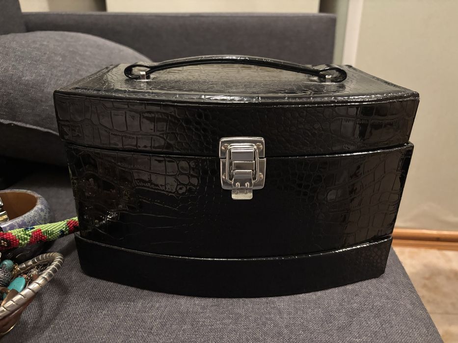 Скринька для прикрас