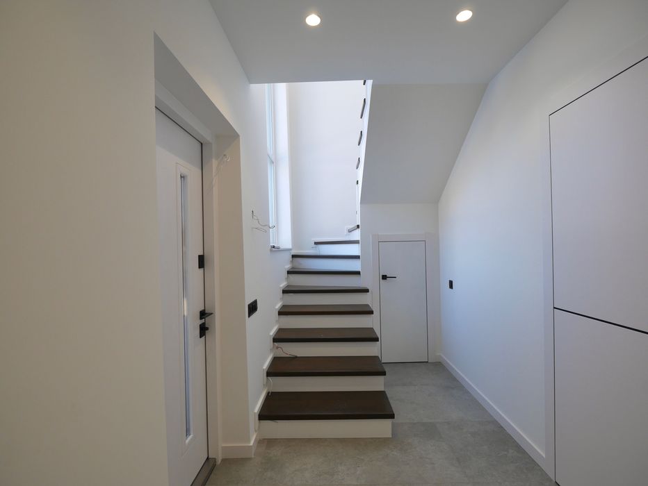 Продаж будинку з ремонтом та власною ділянкою