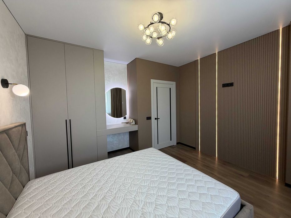 Продам 2-кімнатну 72 м² ЖК Квартал №5 | 2 спальні | 2 санвузли | Центр