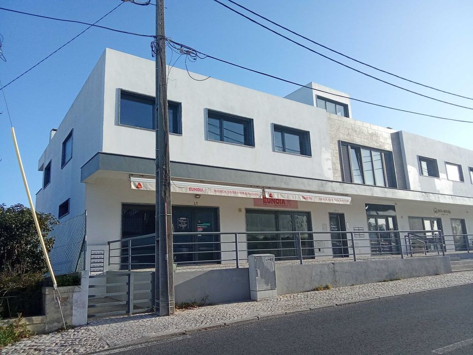 T2 com garagem - Capuchos, Caparica
