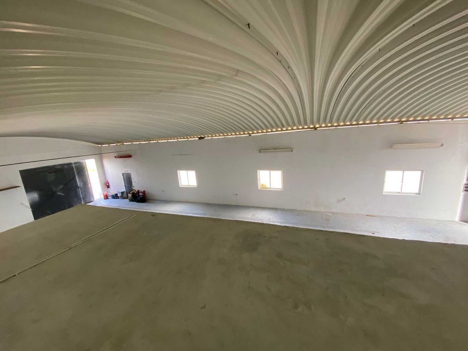 Arrendo Armazém com 350 m2 em Benavente