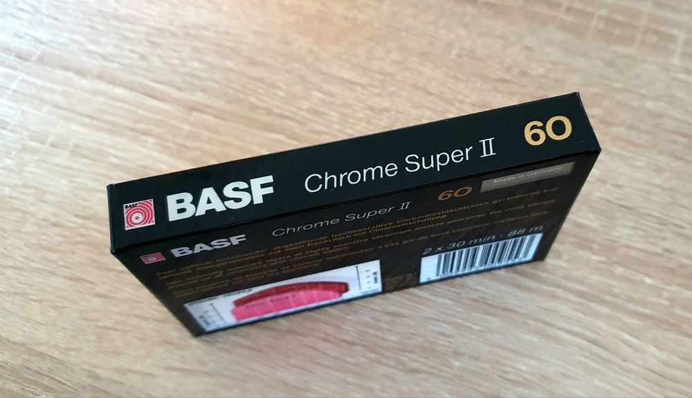 Kaseta magnetofonowa BASF Chrome Super  ll 60 .