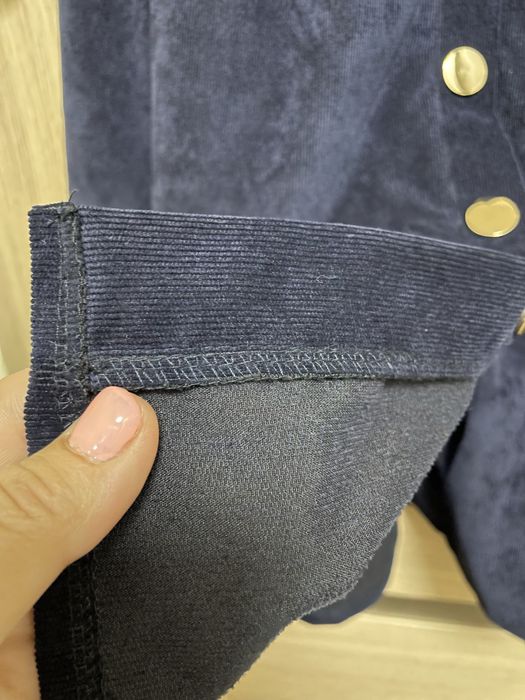 Сукня гарна на дівчинку.